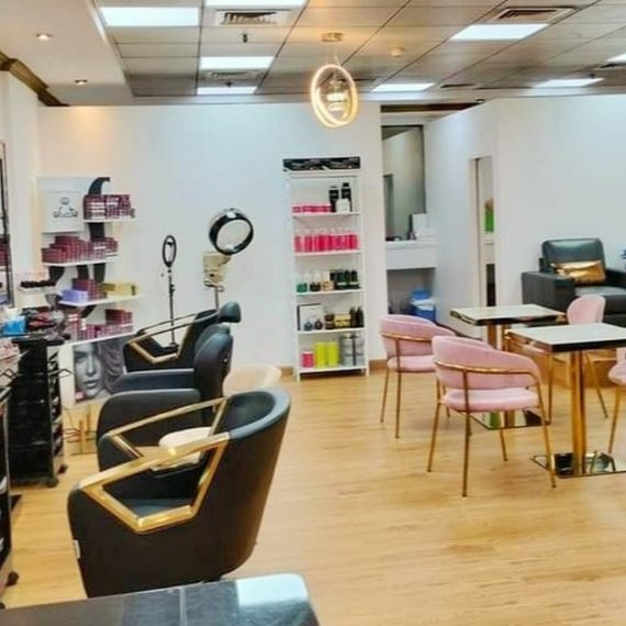 Mani-Pedi Pola ladies salon Dubai UAE