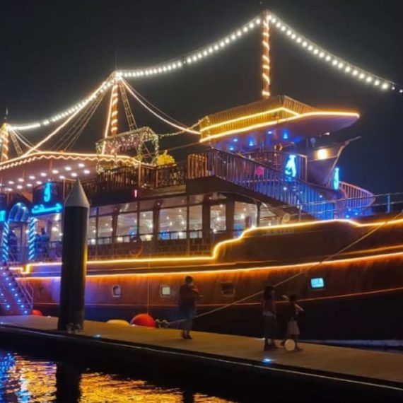 Yacht Arabian destination tourism Dubai UAE