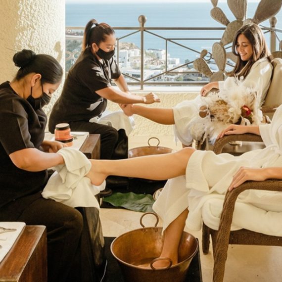 Mani-pedi