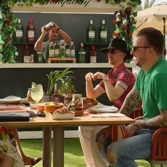 Buy 4* Saturday Brunch In Bloom W Beverages For 1 Child Or Up To 2 Adults Now at Special Price in QatarMegaDeals.com 4* Saturday Brunch In Bloom W Beverages For 1 Child Or Up To 2 Adults Brunch in Bloom by 4* Double Tree by Hilton Hotel Dubai Jumeirah Beach Dubai UAE