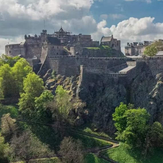Edinburgh Castle: Entry Ticket + Guided Tour Sightseeing and Tours