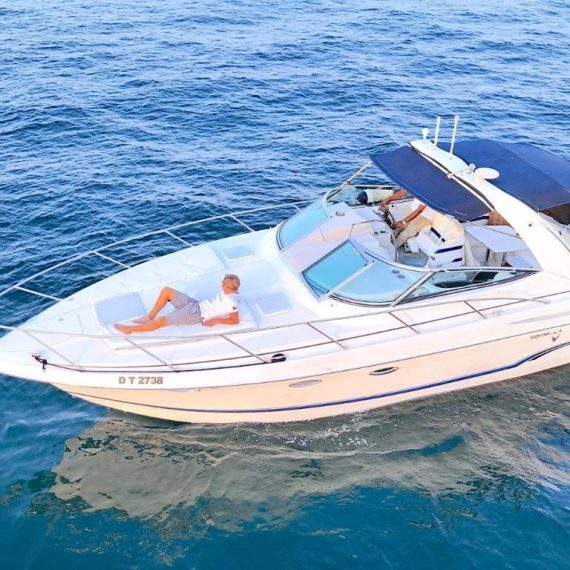 Private Luxury Yacht Cruise in 35FT Boat Tours and Cruises