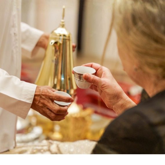 Emirati Hospitality Experience Including Late Lunch Sightseeing and Tours